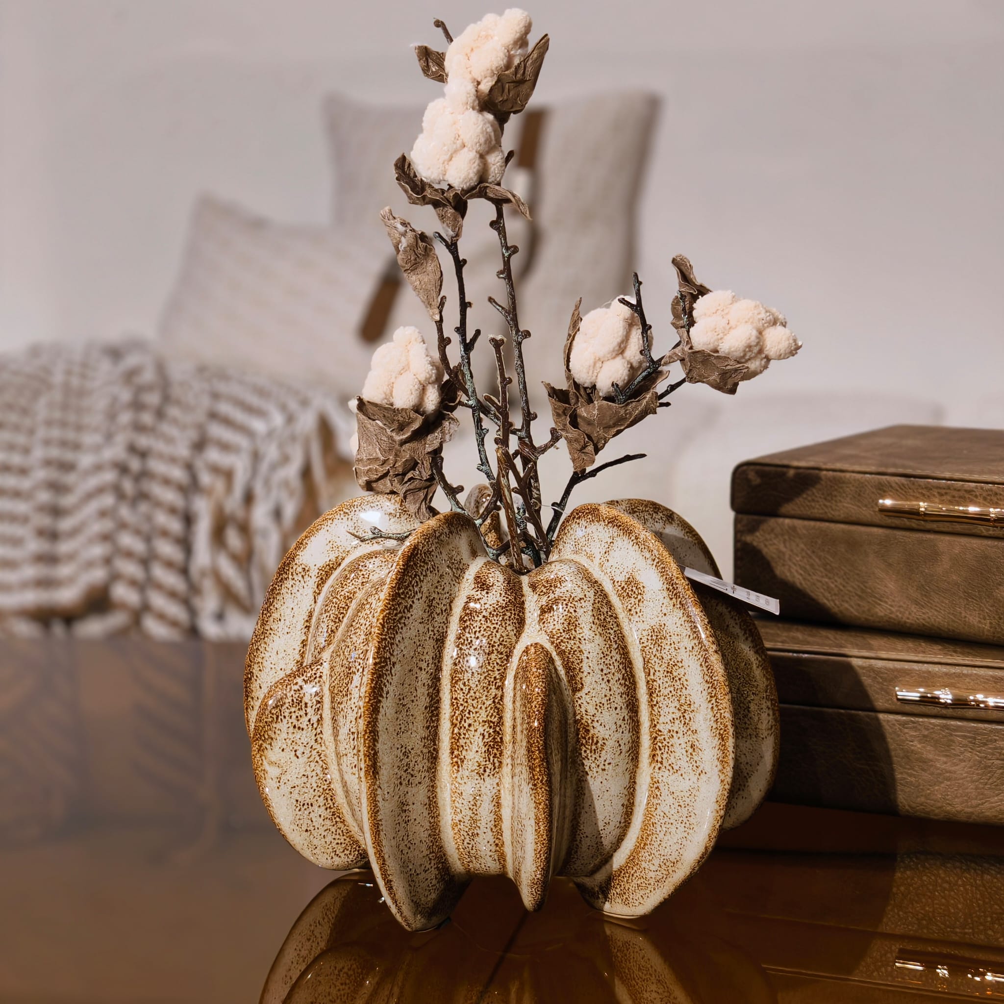بتلات الذهب Golden Bloom Vase